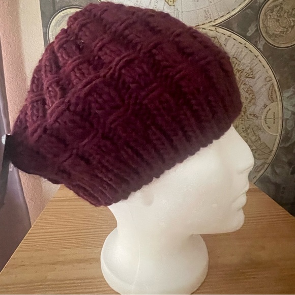 Italian Beanie Burgundy Knit Hat 10% Wool  NWT Cable Knit One Size - Picture 5 of 5